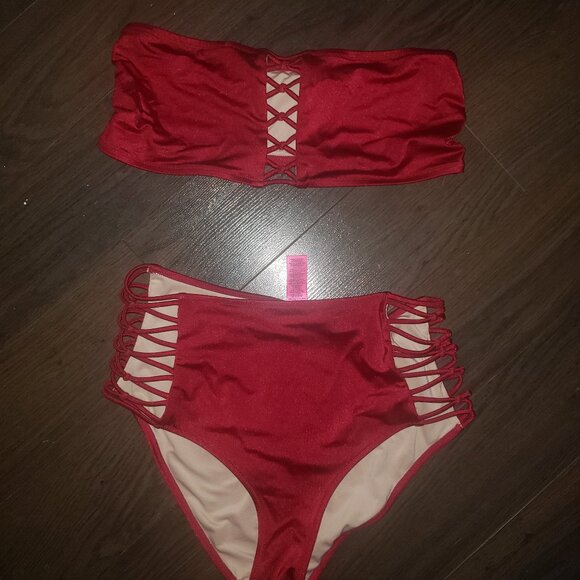 Bikini - Picture 1 of 1